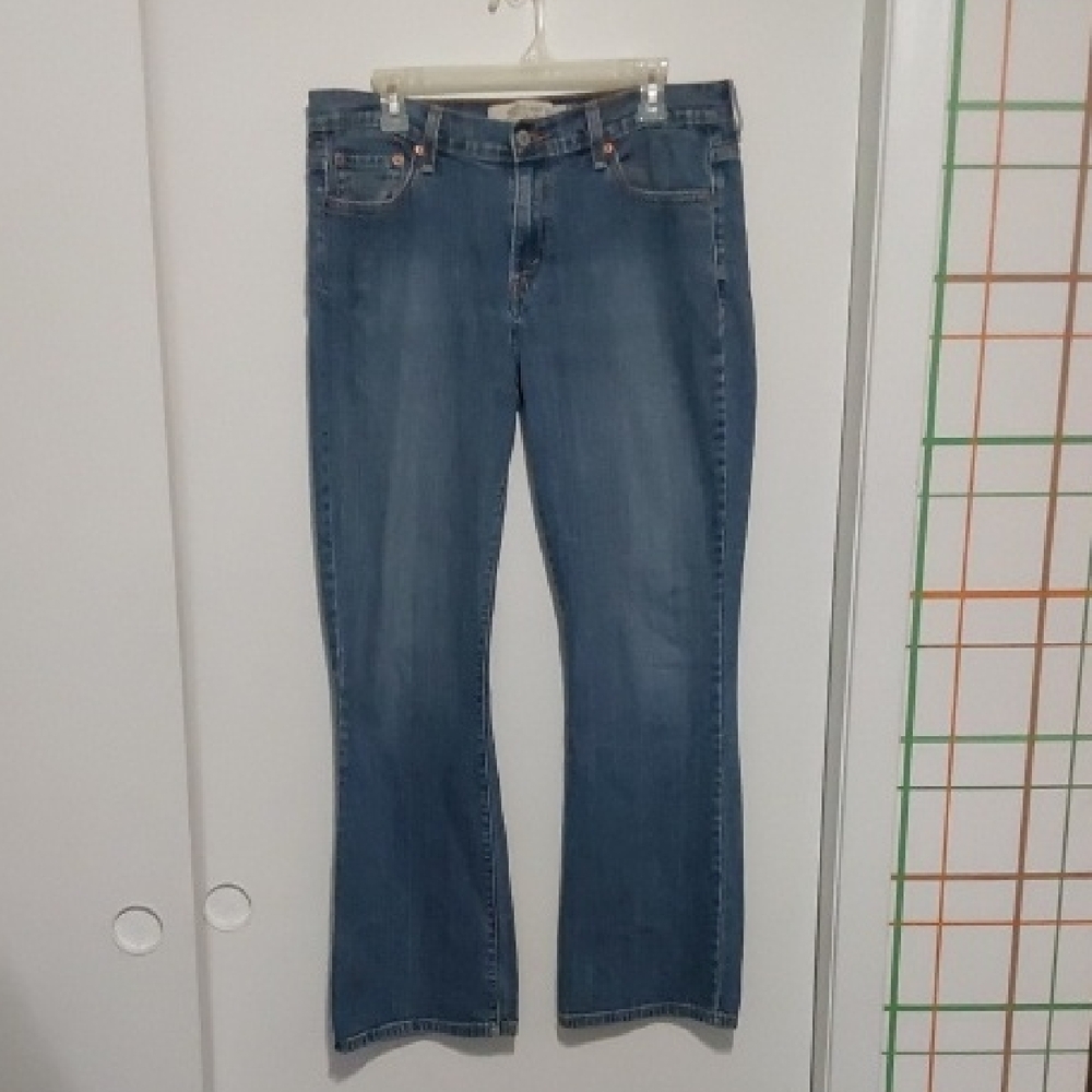 Levi's Women's Boot Cut Jeans in Classic Blue